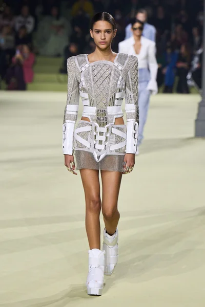 Look 15